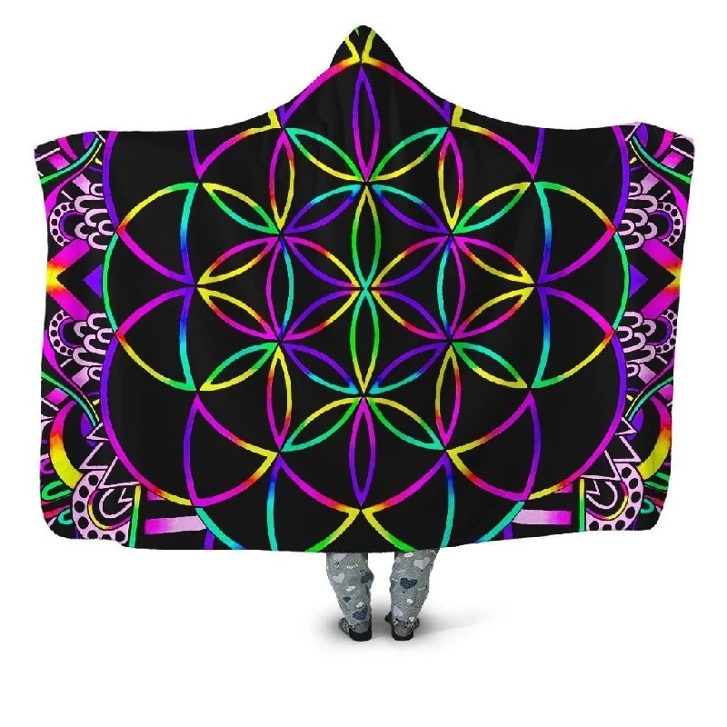 Cotton blankets for breathability and a lightweight feelWhite Doodle Magic Hooded Blanket Cotton blankets for breathability and a lightweight feelWhite Doodle Magic Hooded Blanket
